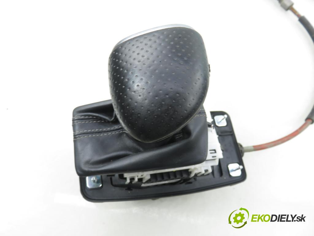 AUDI A4 (8K2, B8) SEDAN 2008 176,00 3.0 TDI quattro - CCWA 2967,00 ZVEDÁK: 8K1713041M