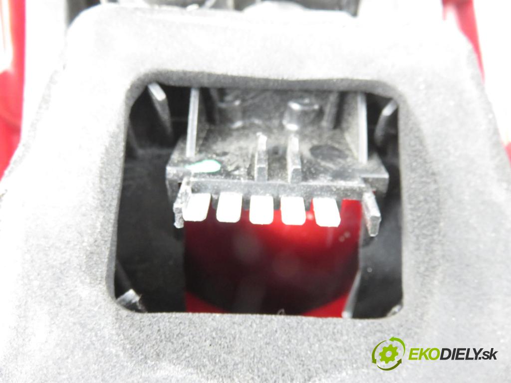 OPEL CORSA D (S07) HB 2011 0,00 1.2 - A 12 XER 1229,00 světlo levé zadní 93189092