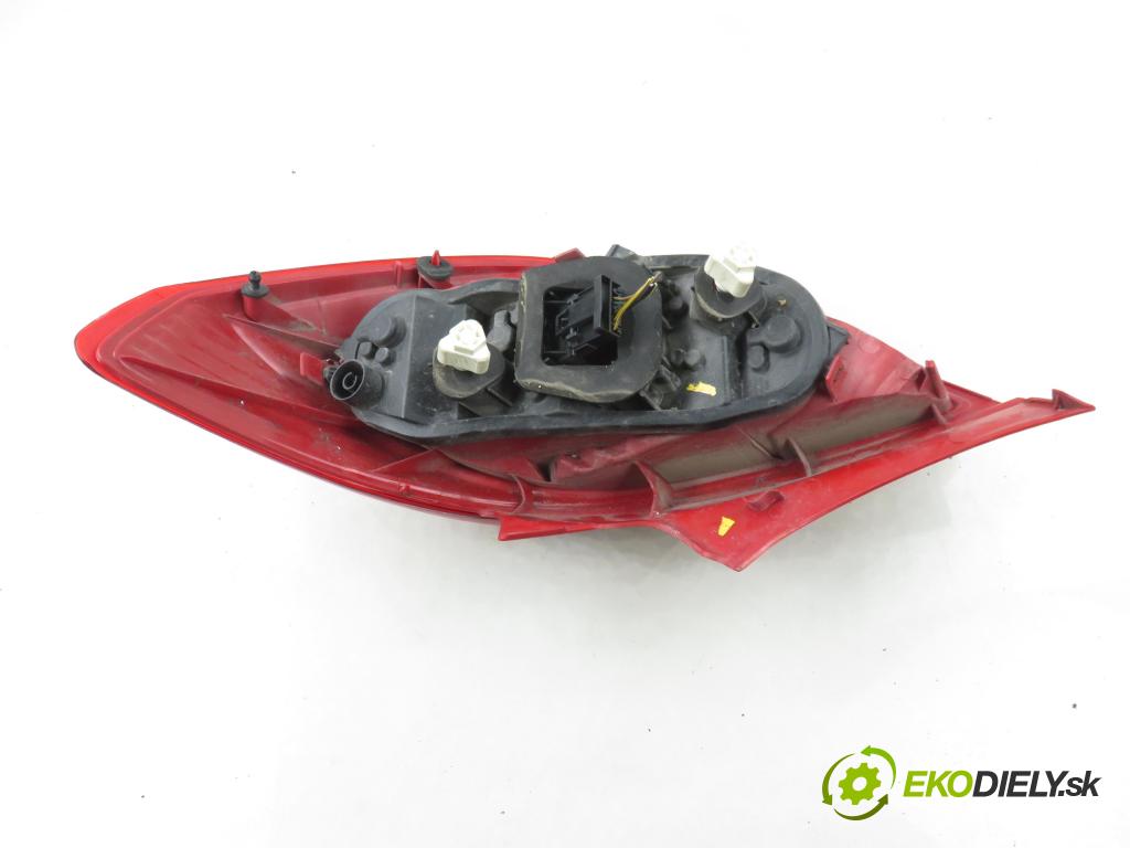 OPEL CORSA D (S07) HB 2011 0,00 1.2 - A 12 XER 1229,00 světlo levé zadní 93189092