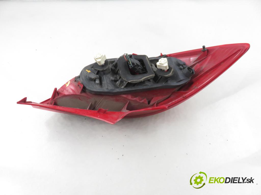 OPEL CORSA D (S07) HB 2011 0,00 1.2 - A 12 XER 1229,00 světlo pravé zadní 93189091