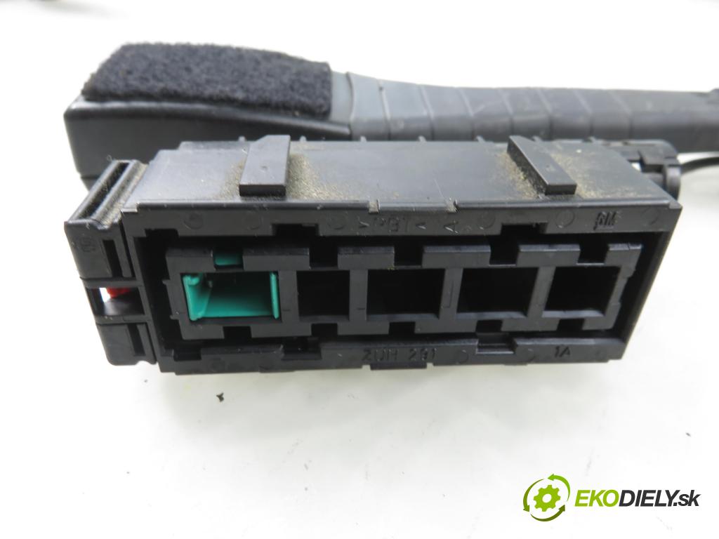 OPEL CORSA D (S07) HB 2011 0,00 1.2 - A 12 XER 1229,00 zapínače pásů PŘEDNÍ: 13286178