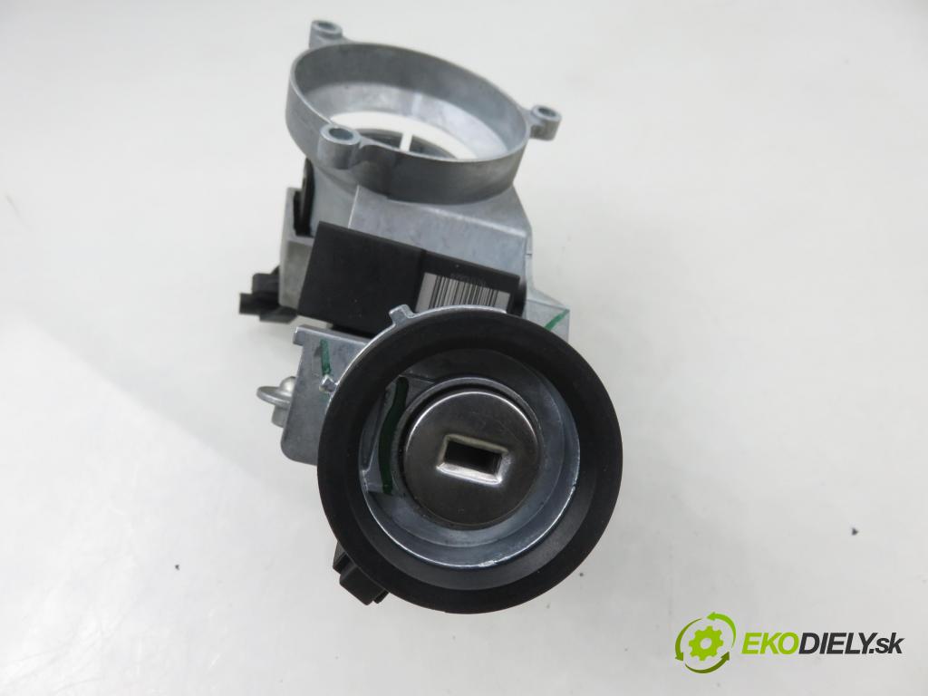 OPEL CORSA D (S07) HB 2011 0,00 1.2 - A 12 XER 1229,00 spinačka / zámky 56155