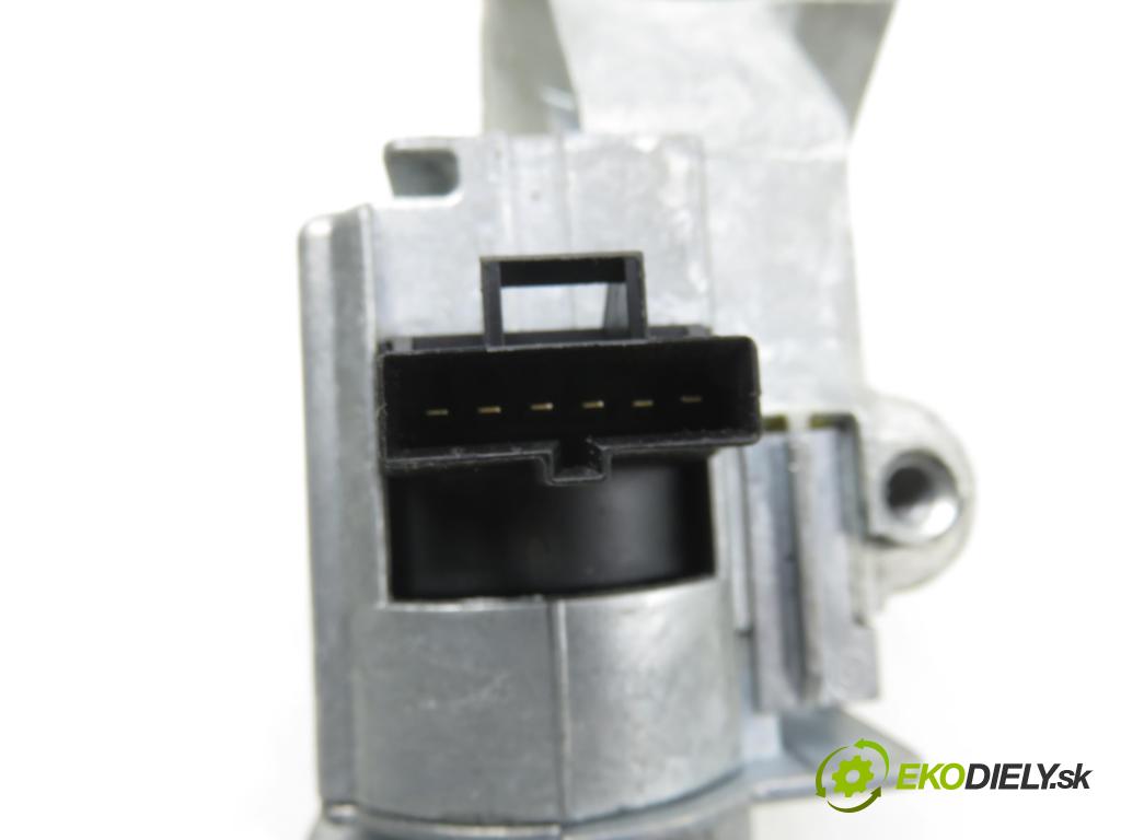 OPEL CORSA D (S07) HB 2011 0,00 1.2 - A 12 XER 1229,00 spinačka / zámky 56155