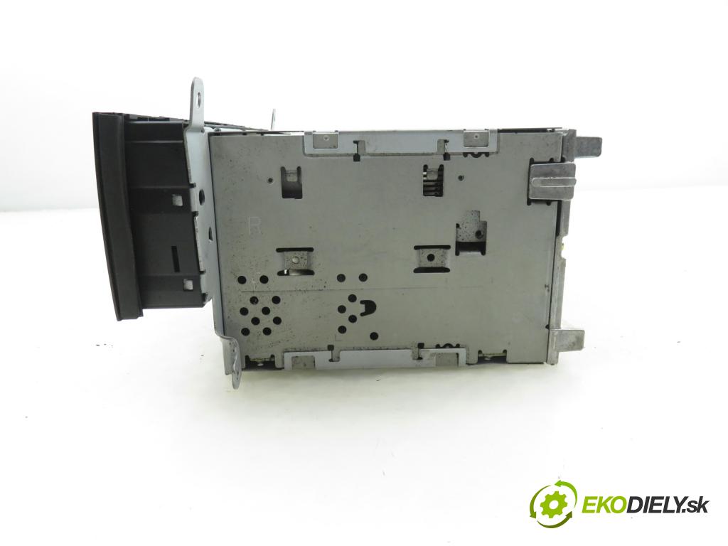 AUDI Q5 (8R) SUV 2010 176,00 3.0 TDI quattro - CCWA 2967,00 RADIO CD 8T1035195AA