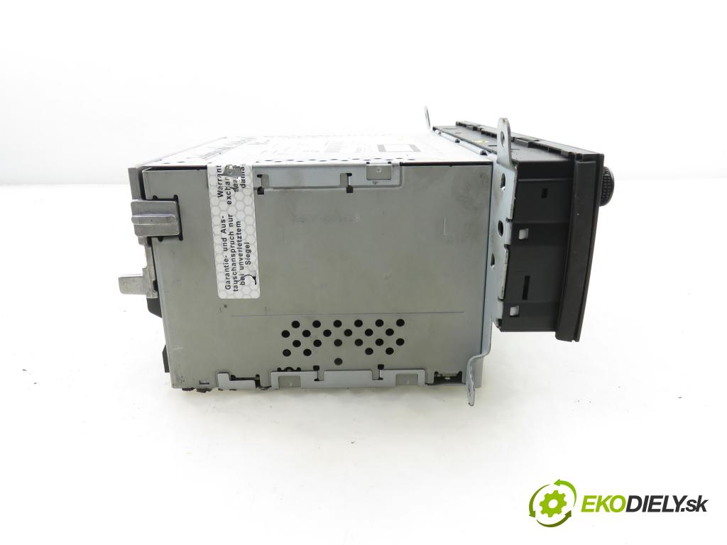 AUDI Q5 (8R) SUV 2010 176,00 3.0 TDI quattro - CCWA 2967,00 RADIO CD 8T1035195AA