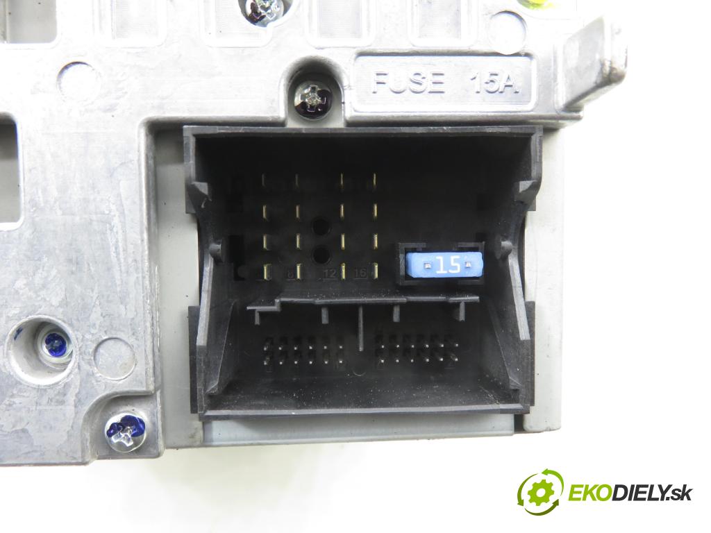 AUDI Q5 (8R) SUV 2010 176,00 3.0 TDI quattro - CCWA 2967,00 RADIO CD 8T1035195AA