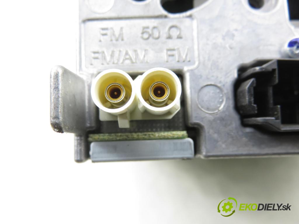 AUDI Q5 (8R) SUV 2010 176,00 3.0 TDI quattro - CCWA 2967,00 RADIO CD 8T1035195AA