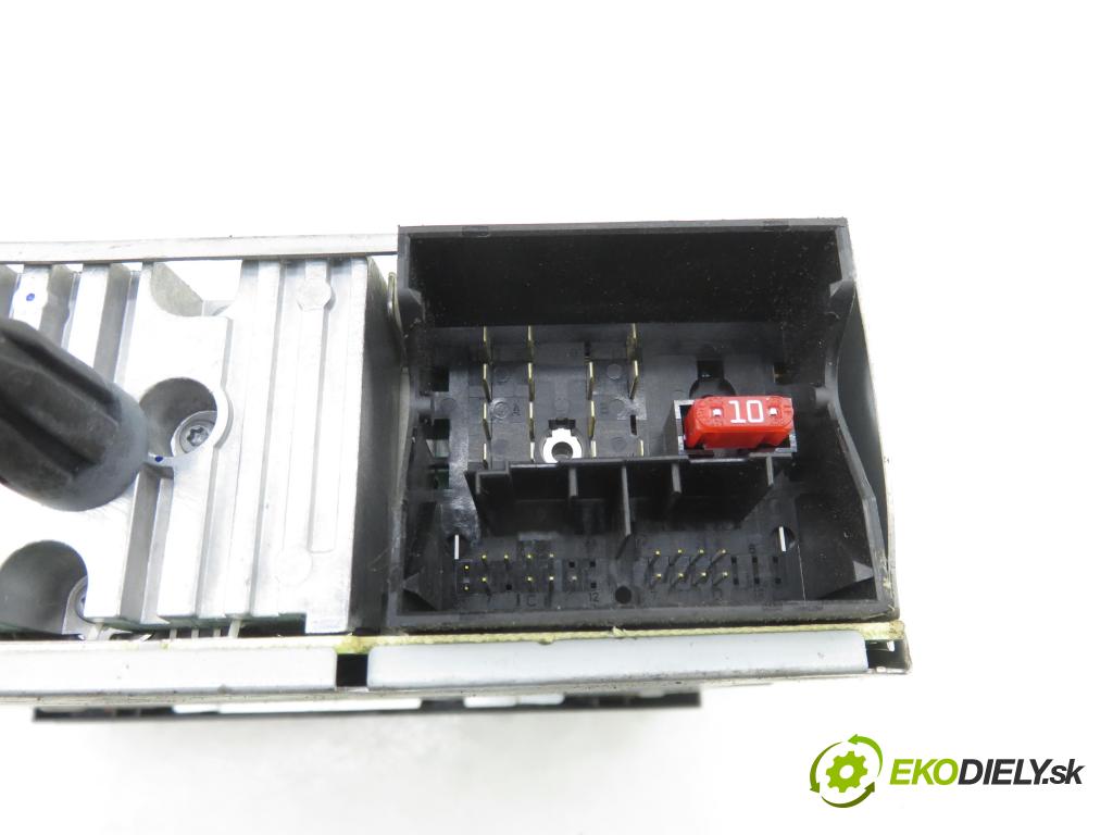 CITROEN C5 III (RD_) SEDAN 2010 80,00 1.6 HDi 110 - 9HZ (DV6TED4) 1560,00 RADIO CD 9666968077