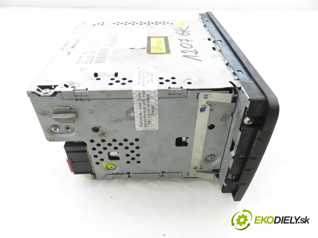 AUDI A3 (8P1) HB 2004 77,00 1.9 TDI - BLS 1896,00 RADIO CD modul 8P0035195