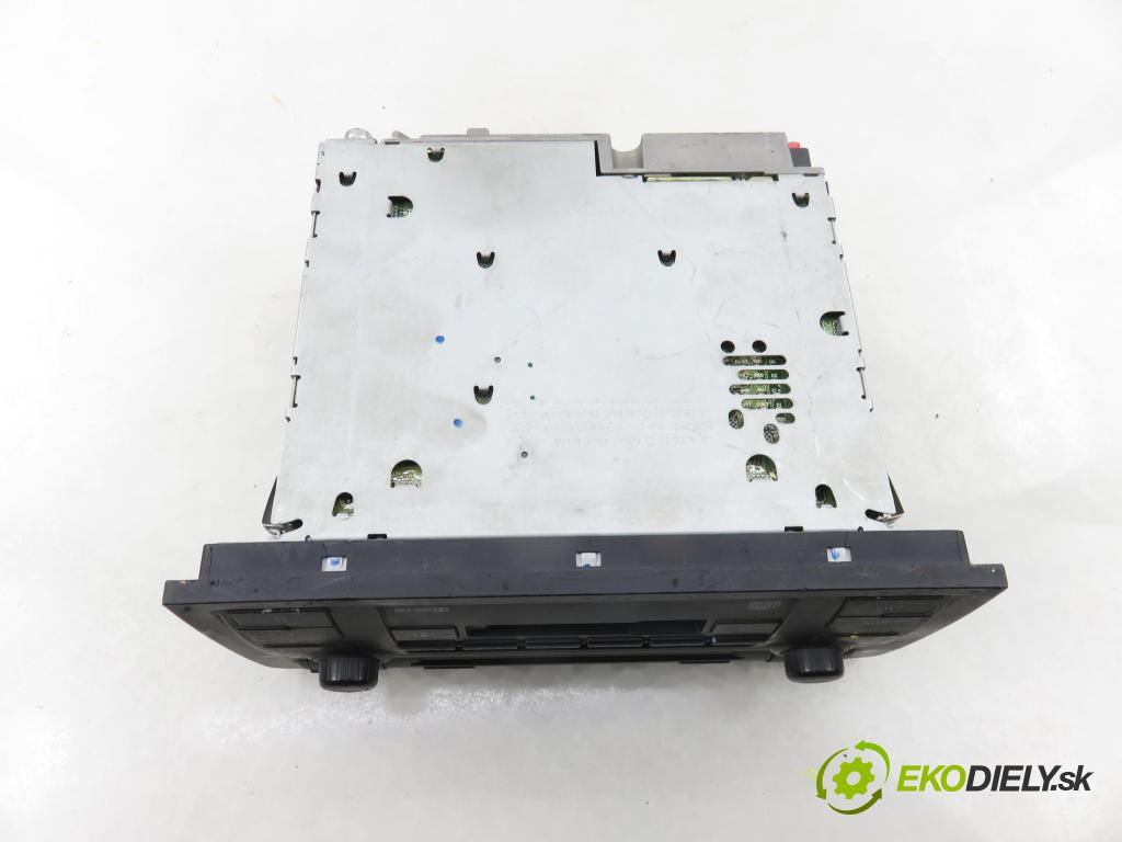 AUDI A3 (8P1) HB 2004 77,00 1.9 TDI - BLS 1896,00 RADIO CD modul 8P0035195