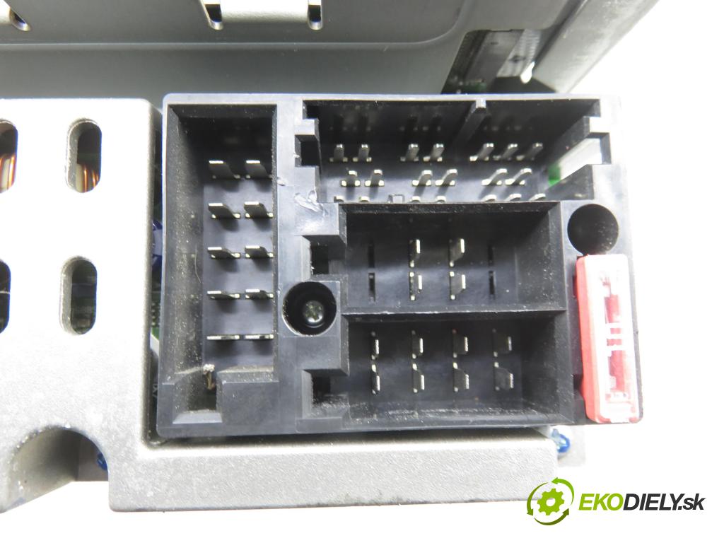 AUDI A3 (8P1) HB 2004 77,00 1.9 TDI - BLS 1896,00 RADIO CD modul 8P0035195