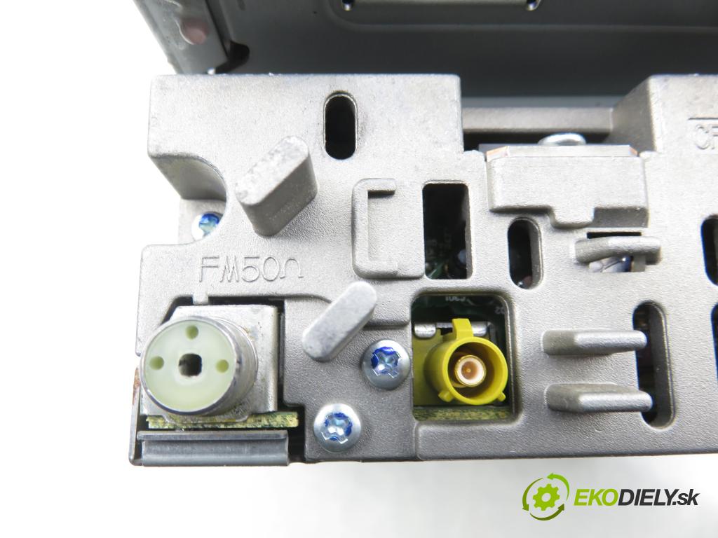 AUDI A3 (8P1) HB 2004 77,00 1.9 TDI - BLS 1896,00 RADIO CD modul 8P0035195