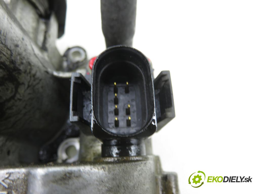 VW POLO (6N1) HB 1997 44,00 1.4 60 1390,00 škrtíci klapka 030133064D (Škrticí klapka)