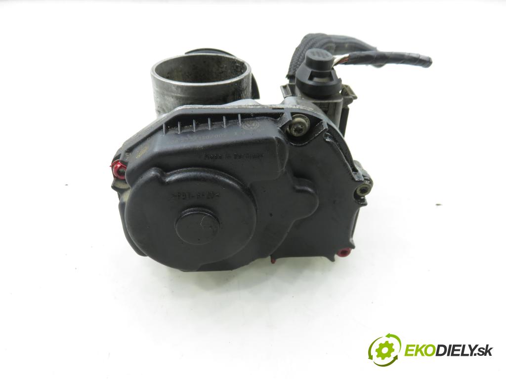 VW POLO (6N1) HB 1997 44,00 1.4 60 1390,00 škrtíci klapka 030133064D (Škrticí klapka)