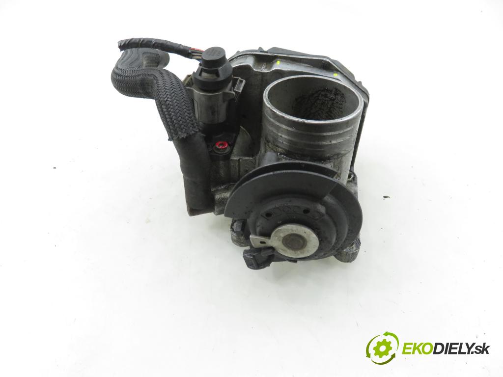 VW POLO (6N1) HB 1997 44,00 1.4 60 1390,00 škrtíci klapka 030133064D (Škrticí klapka)