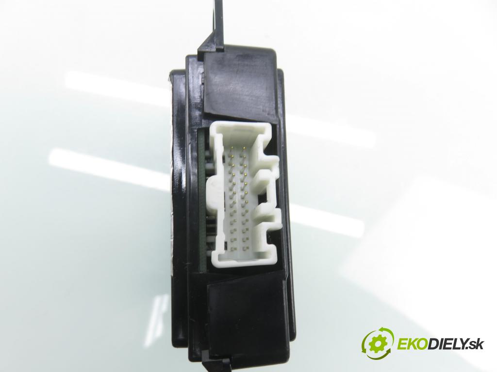 MITSUBISHI OUTLANDER II (CW_W) SUV 2008 125,00 2.4 MIVEC 4WD (CW5W) - 4B12 2360,00 MODUL BLUETOOTH 8785A004