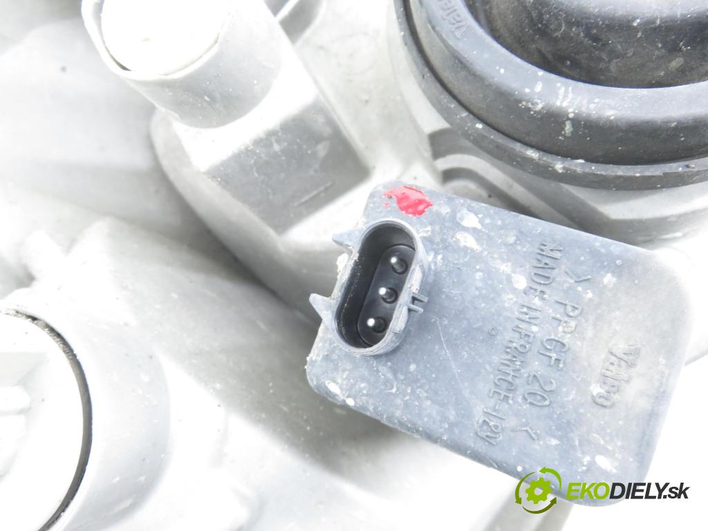 TOYOTA YARIS (_P1_) HB 2002 64,00 1.3 VVTi 87 - 2SZ-FE 1298,00 Svetlo LP