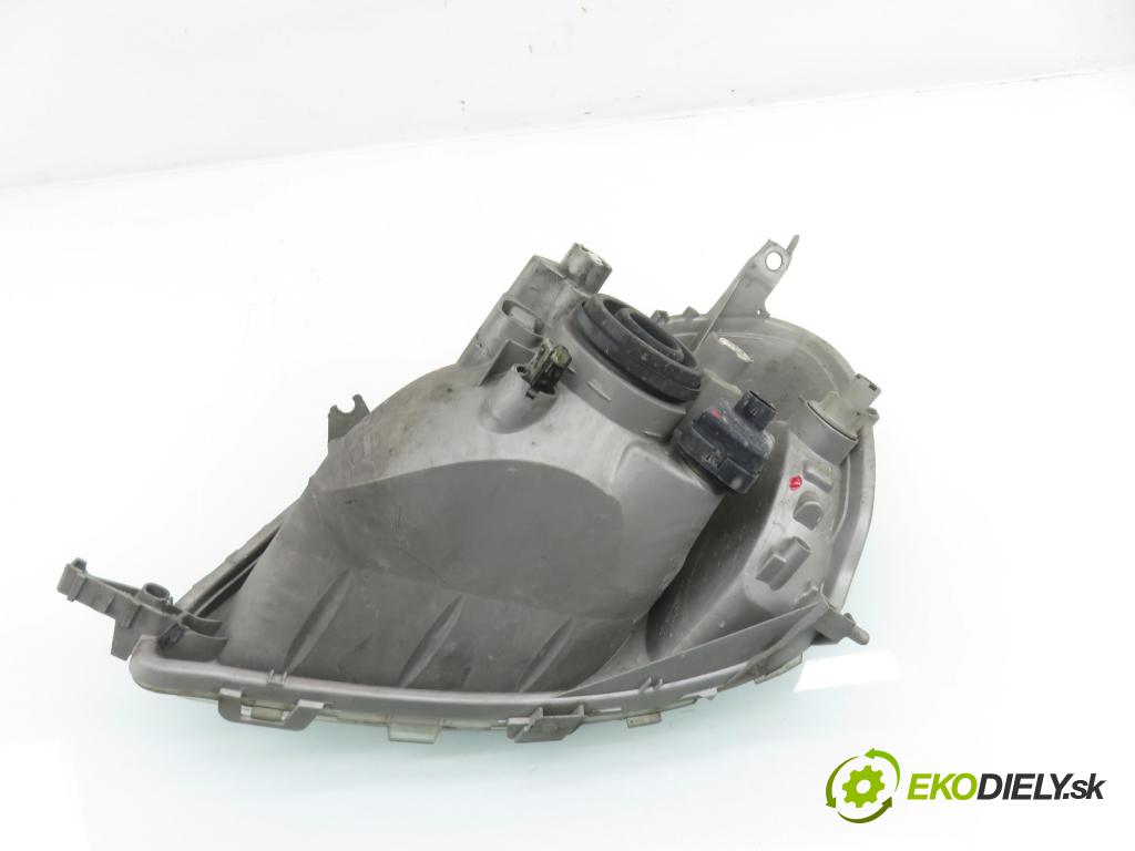 TOYOTA YARIS (_P1_) HB 2002 64,00 1.3 VVTi 87 - 2SZ-FE 1298,00 Svetlo PP