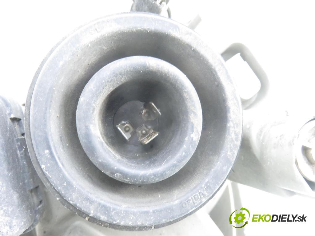 TOYOTA YARIS (_P1_) HB 2002 64,00 1.3 VVTi 87 - 2SZ-FE 1298,00 Svetlo PP