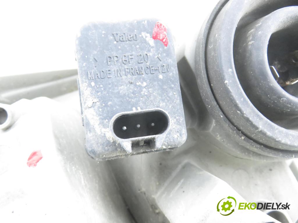 TOYOTA YARIS (_P1_) HB 2002 64,00 1.3 VVTi 87 - 2SZ-FE 1298,00 Svetlo PP