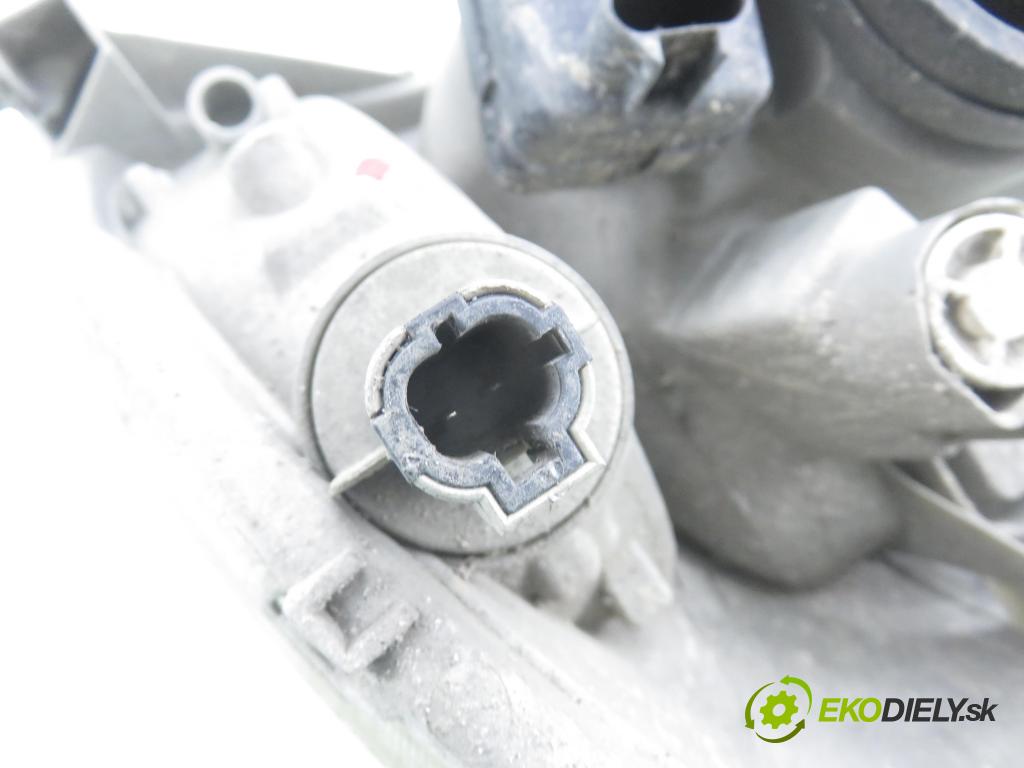 TOYOTA YARIS (_P1_) HB 2002 64,00 1.3 VVTi 87 - 2SZ-FE 1298,00 Svetlo PP