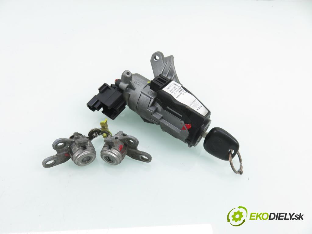 TOYOTA YARIS (_P1_) HB 2003 50,00 1.0 VVT- i 68 - 1SZ-FE 998,00 spinačka / zámky 450200D01