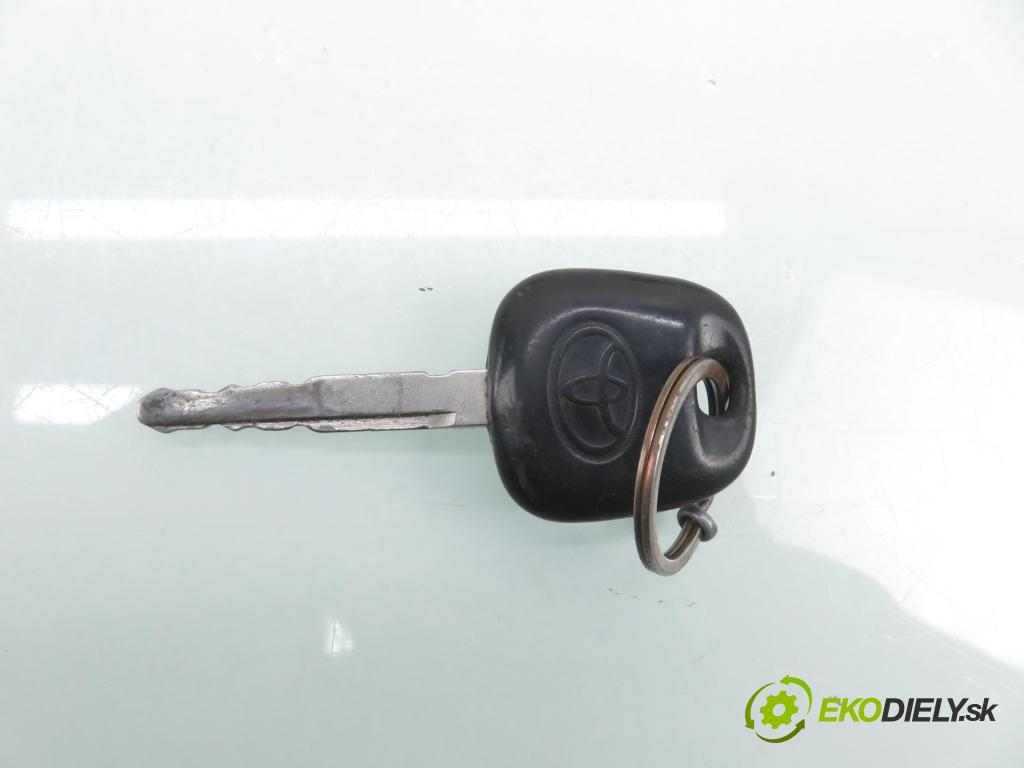 TOYOTA YARIS (_P1_) HB 2003 50,00 1.0 VVT- i 68 - 1SZ-FE 998,00 spínačka / VLOŽKY 450200D01