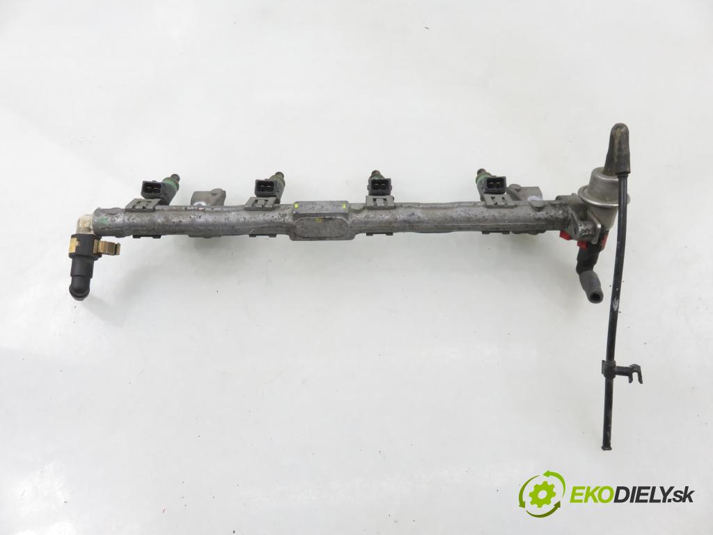 FORD FOCUS Turnier (DNW) KOMBI 2001 74,00 1.6 16V - FYDC 1596,00 Lišta vstrekovacia 98MF9F593BA ; 98MFBA ; 98MF9H487BB (Vstrekovacia lišta)