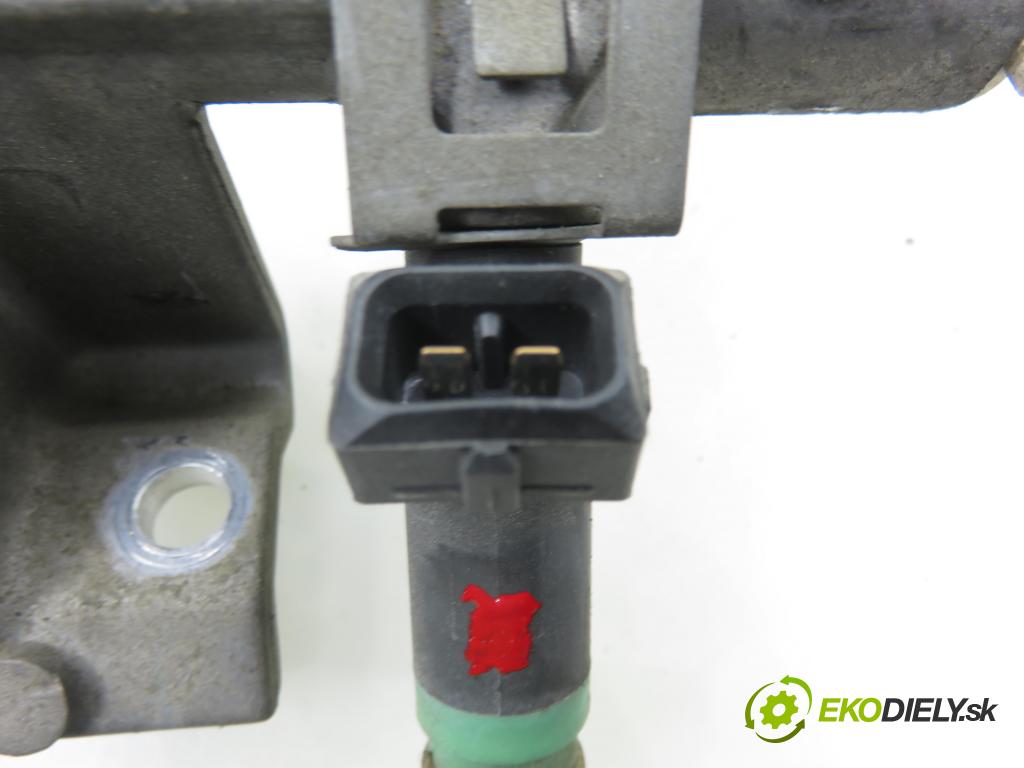 FORD FOCUS Turnier (DNW) KOMBI 2001 74,00 1.6 16V - FYDC 1596,00 Lišta vstrekovacia 98MF9F593BA ; 98MFBA ; 98MF9H487BB (Vstrekovacia lišta)