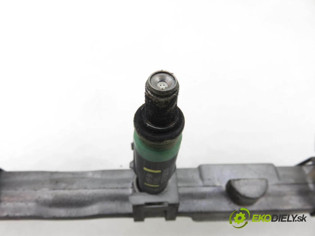 FORD FOCUS Turnier (DNW) KOMBI 2001 74,00 1.6 16V - FYDC 1596,00 Lišta vstrekovacia 98MF9F593BA ; 98MFBA ; 98MF9H487BB (Vstrekovacia lišta)