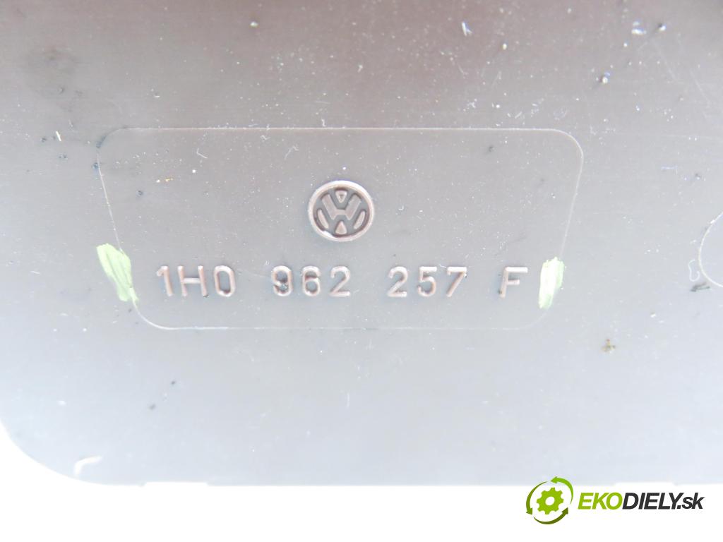 VW POLO (6N1) HB 1997 44,00 1.4 60 1390,00 pumpa zámku centrálneho 1H0962257F