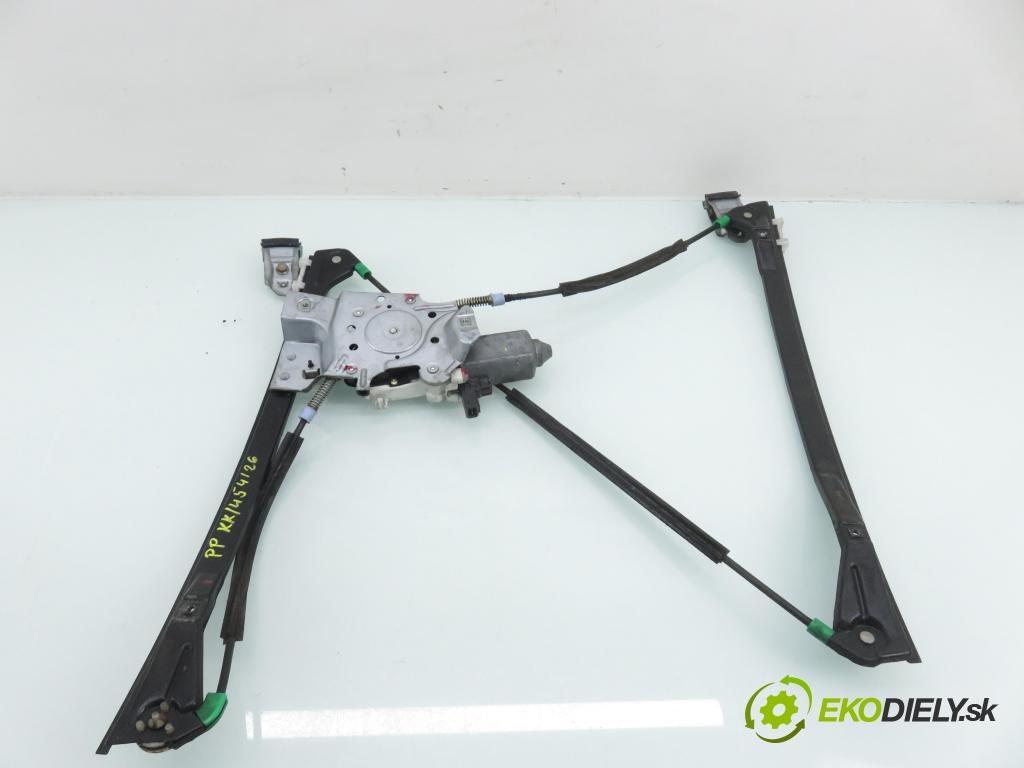 VW POLO (6N1) HB 1997 44,00 1.4 60 1390,00 Mechanizmus okien 6N4959801