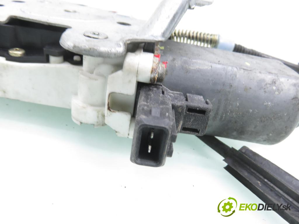 VW POLO (6N1) HB 1997 44,00 1.4 60 1390,00 Mechanizmus okien 6N4959801