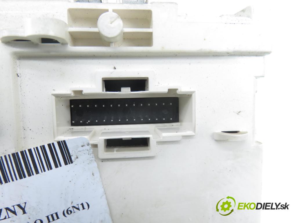 VW POLO (6N1) HB 1997 44,00 1.4 60 1390,00 prístrojovka elektrický 6N0919860P