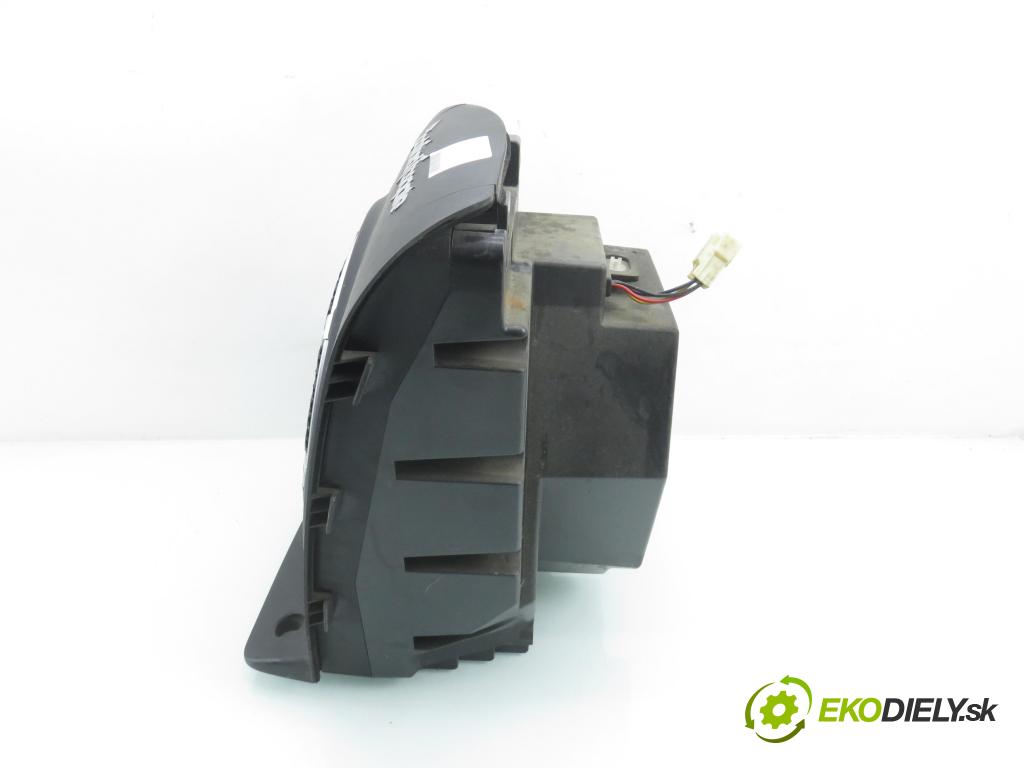 MITSUBISHI OUTLANDER II (CW_W) SUV 2008 125,00 2.4 MIVEC 4WD (CW5W) - 4B12 2360,00 subwoofer 8720A012 (Audio zařízení)