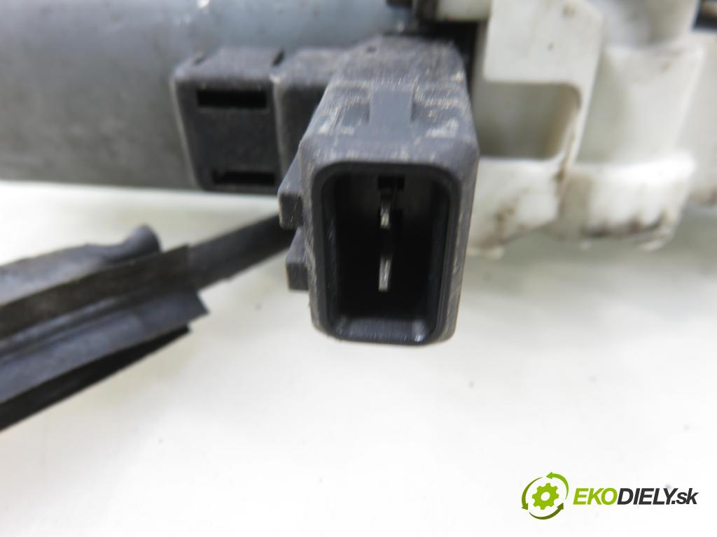 VW POLO (6N1) HB 1997 44,00 1.4 60 1390,00 Mechanizmus okien 6N4959802