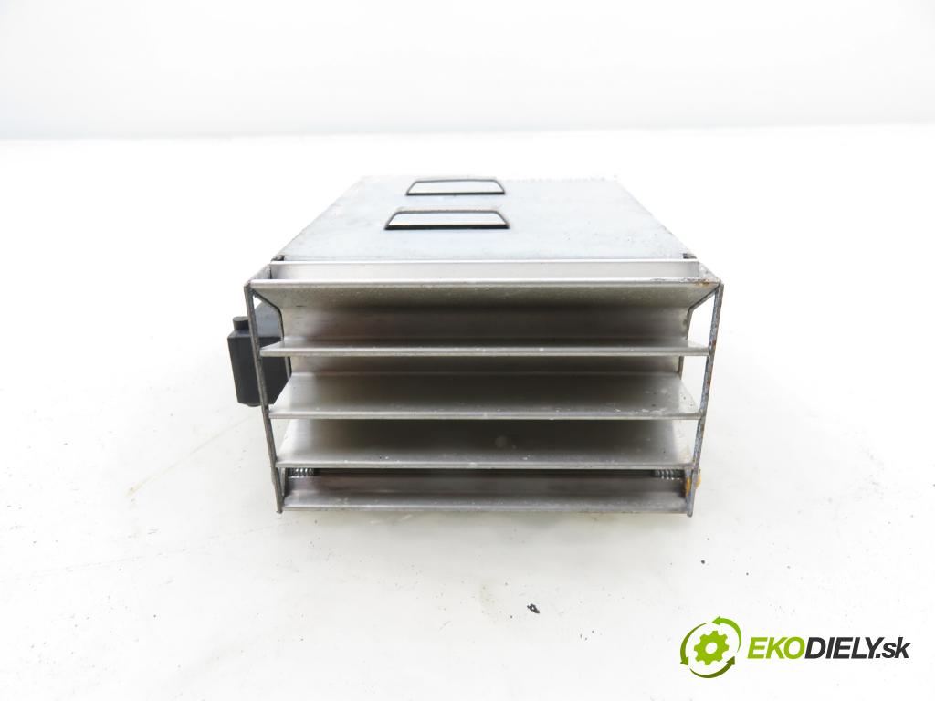 BMW 5 (E60) SEDAN 2005 0,00 530 d - M57 D30 (306D2) 2993,00 Zosilňovač 6920461 (Zosilňovač)