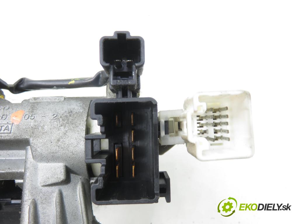 TOYOTA AVENSIS (_T22_) SEDAN 2000 81,00 2.0 D-4D (CDT220_) - 1CD-FTV 1995,00 spinačka 45020 (Spínacia skrinka)