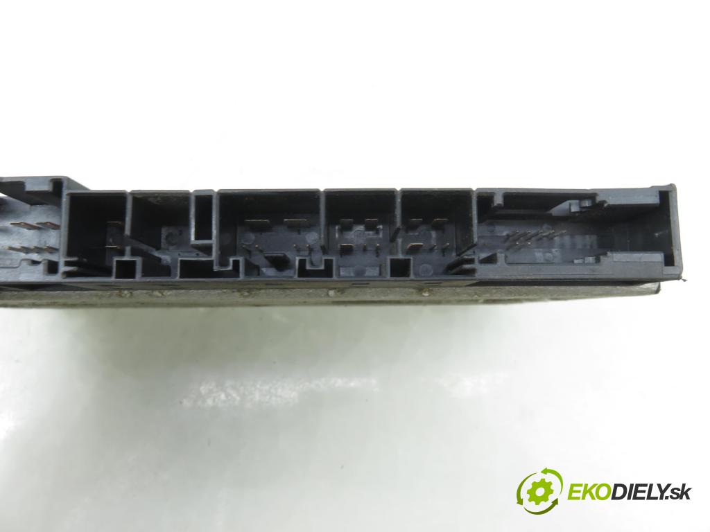 BMW 5 (E60) SEDAN 2005 0,00 530 d - M57 D30 (306D2) 2993,00 riadiaca jednotka / MODUL INNE: 6927278