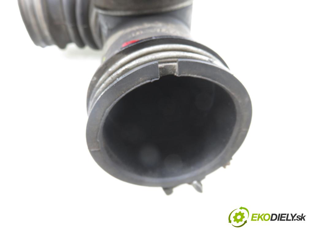 TOYOTA RAV 4 I (_A1_) SUV 1994 95,00 2.0 4WD - 3S-FE 1998,00 Rúra prívodu vzduchu 1788074450 ; 1789374330