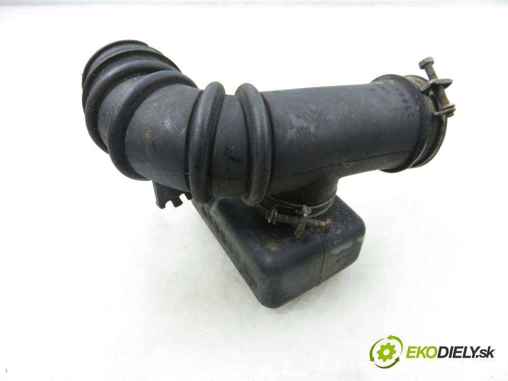 TOYOTA RAV 4 I (_A1_) SUV 1994 95,00 2.0 4WD - 3S-FE 1998,00 Rúra prívodu vzduchu 1788074450 ; 1789374330