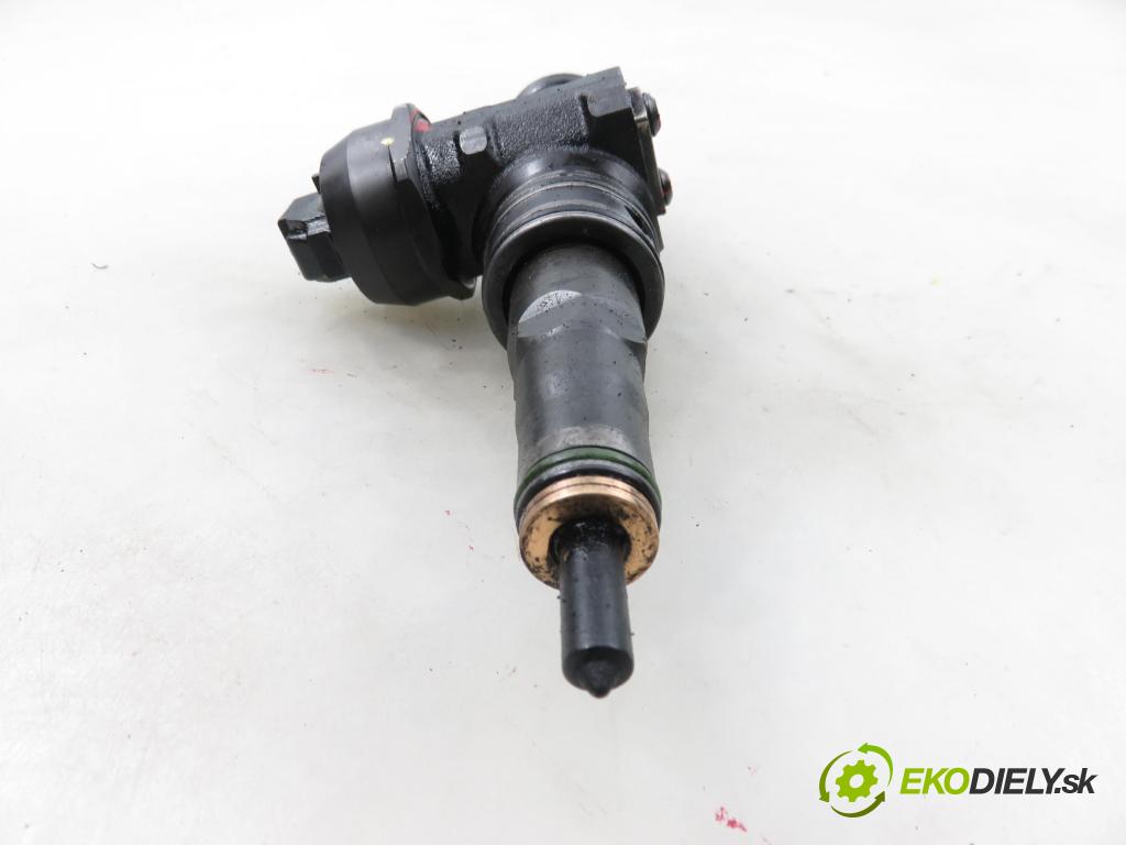 VW PASSAT B6 Variant (3C5) KOMBI 2005 77,00 1.9 TDI - BKC 1896,00 vstříkovač 038130073AG ; 0414720215 (Vstřikovač paliva)