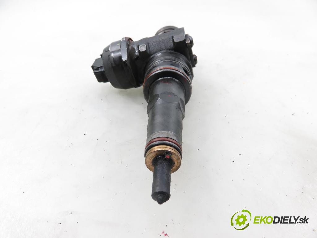 VW GOLF IV Variant (1J5) KOMBI 2002 74,00 1.9 TDI PD 101 - AXR 1896,00 vstříkovač 038130073AQ ; 0414720213 (Vstřikovač paliva)