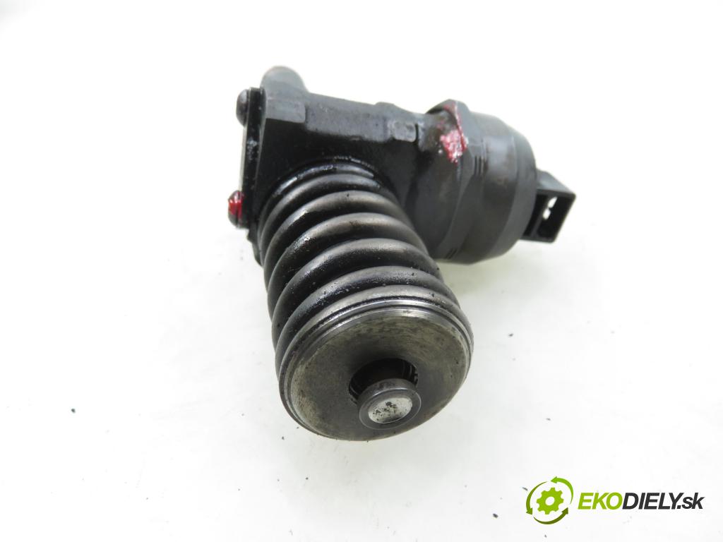 VW GOLF IV Variant (1J5) KOMBI 2002 74,00 1.9 TDI PD 101 - AXR 1896,00 vstříkovač 038130073AQ ; 0414720213 (Vstřikovač paliva)