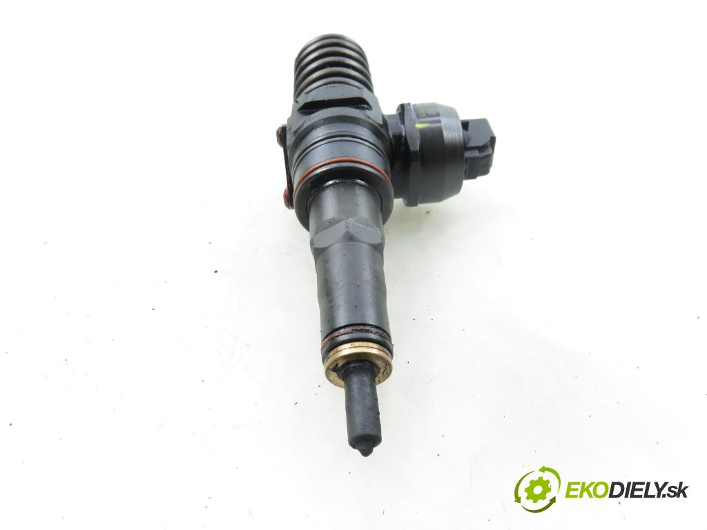 VW GOLF IV Variant (1J5) KOMBI 2002 74,00 1.9 TDI PD 101 - AXR 1896,00 vstříkovač 038130073AQ ; 0414720213 (Vstřikovač paliva)