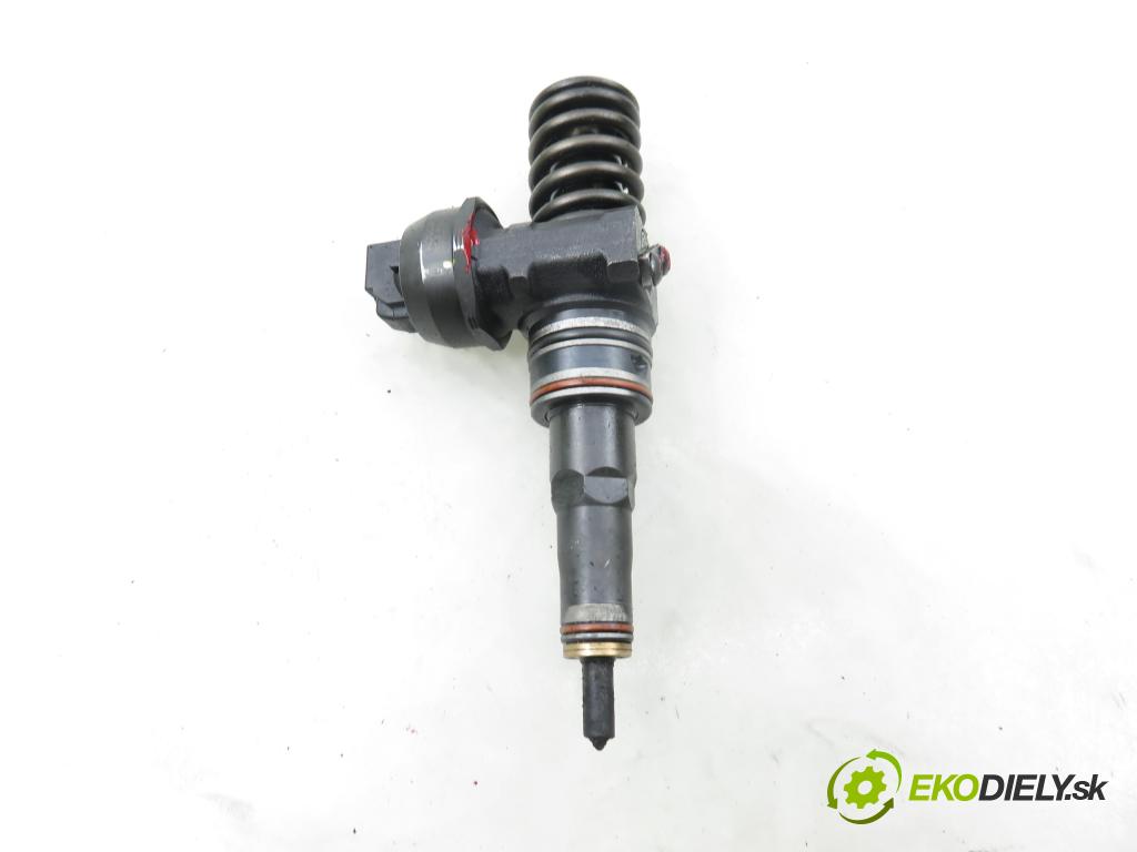 VW GOLF IV Variant (1J5) KOMBI 2002 74,00 1.9 TDI PD 101 - AXR 1896,00 vstříkovač 038130073AQ ; 0414720213 (Vstřikovač paliva)