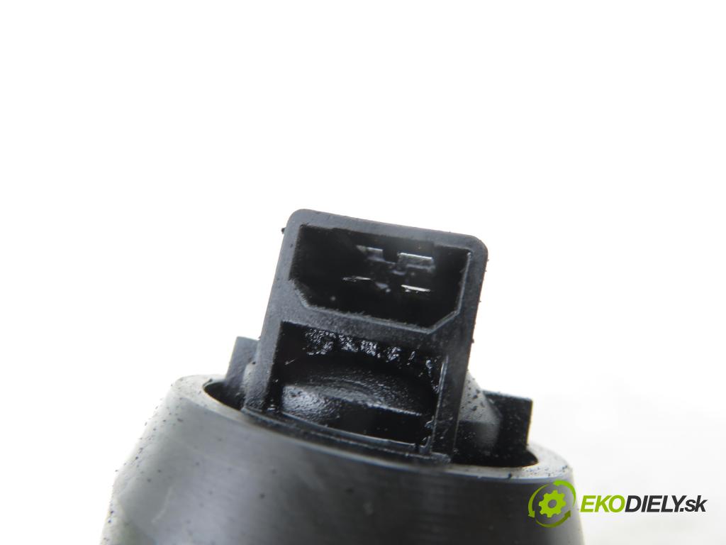 VW GOLF IV Variant (1J5) KOMBI 2002 74,00 1.9 TDI PD 101 - AXR 1896,00 vstříkovač 038130073AQ ; 0414720213 (Vstřikovač paliva)