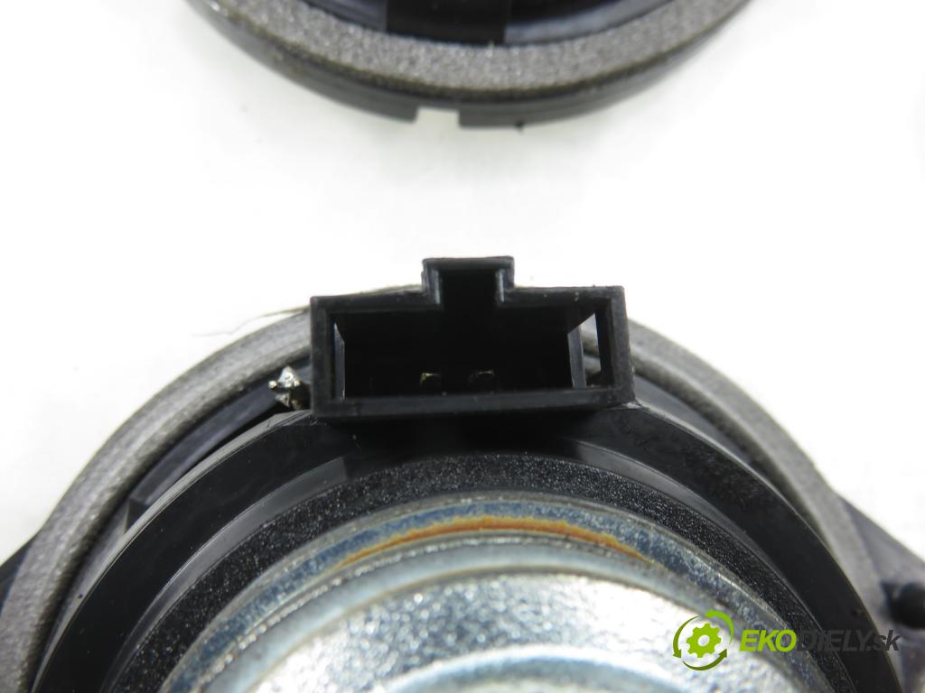 AUDI A4 (8K2, B8) SEDAN 2008 176,00 3.0 TDI quattro - CCWA 2967,00 Zosilňovač 8T0035223T ; 8T0035412D ; 8T0035415B (Zosilňovač)