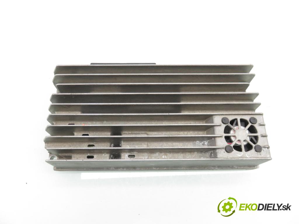 AUDI A4 (8K2, B8) SEDAN 2008 176,00 3.0 TDI quattro - CCWA 2967,00 Zosilňovač 8T0035223T ; 8T0035412D ; 8T0035415B (Zosilňovač)