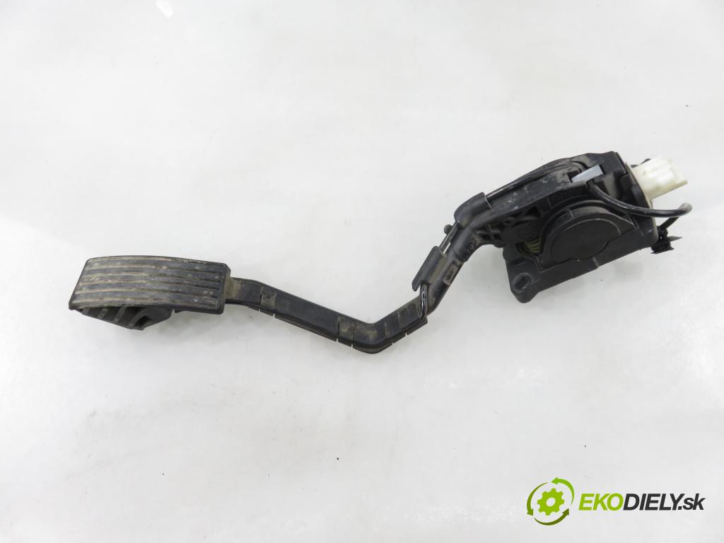 PEUGEOT 407 SW (6E_) KOMBI 2003 80,00 1.6 HDi 110 - 9HZ (DV6TED4) 1560,00 Potenciometer plynu 9650341780 ; 0280755012 (Potenciometer plynového pedálu)